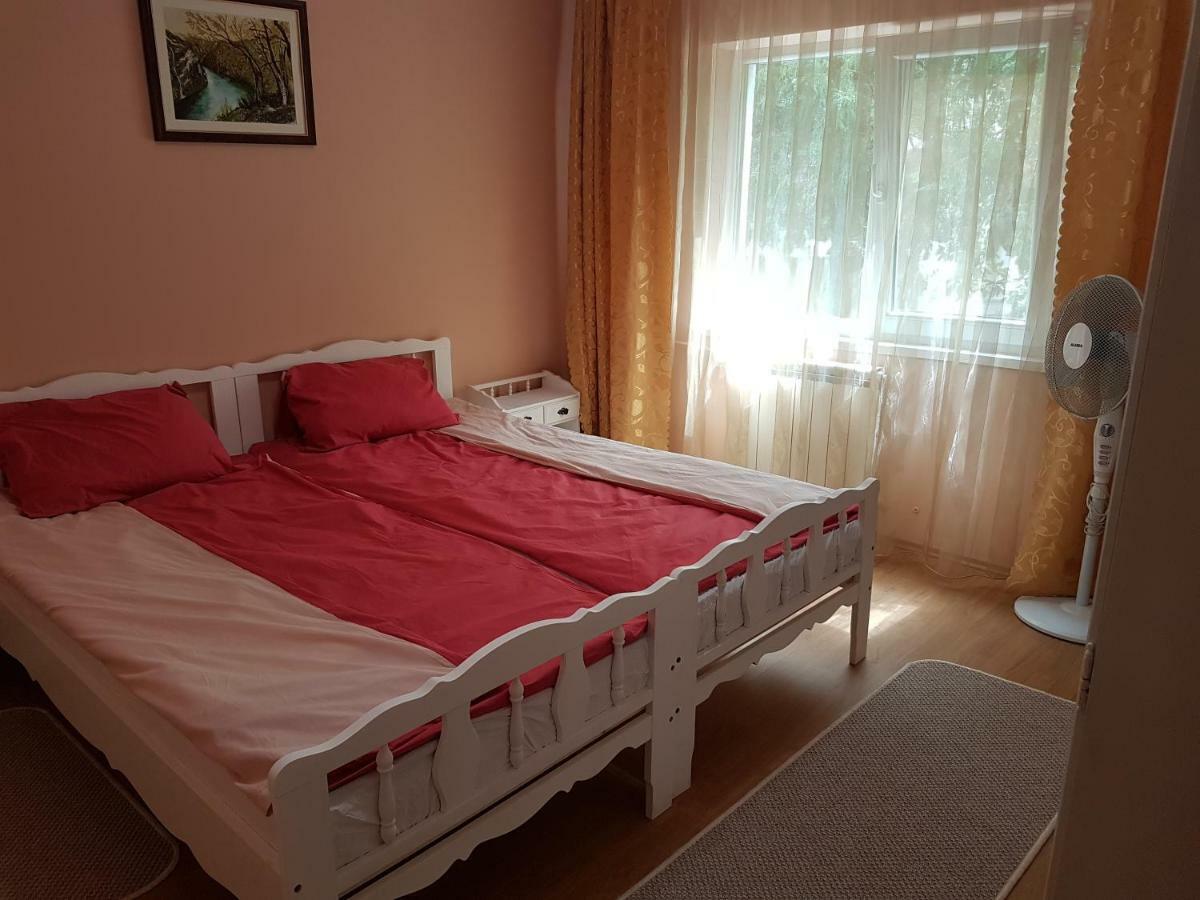 Apartament Aura Apartment Орадеа Екстериор снимка